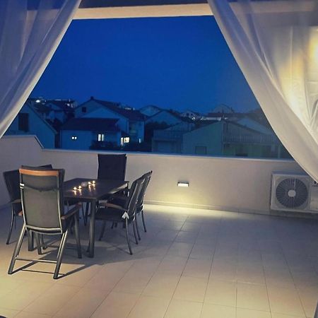 Olive Oasis Penthouse With Jacuzzi Lägenhet Zadar Exteriör bild