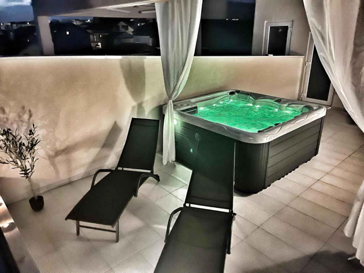 Olive Oasis Penthouse With Jacuzzi Lägenhet Zadar Exteriör bild