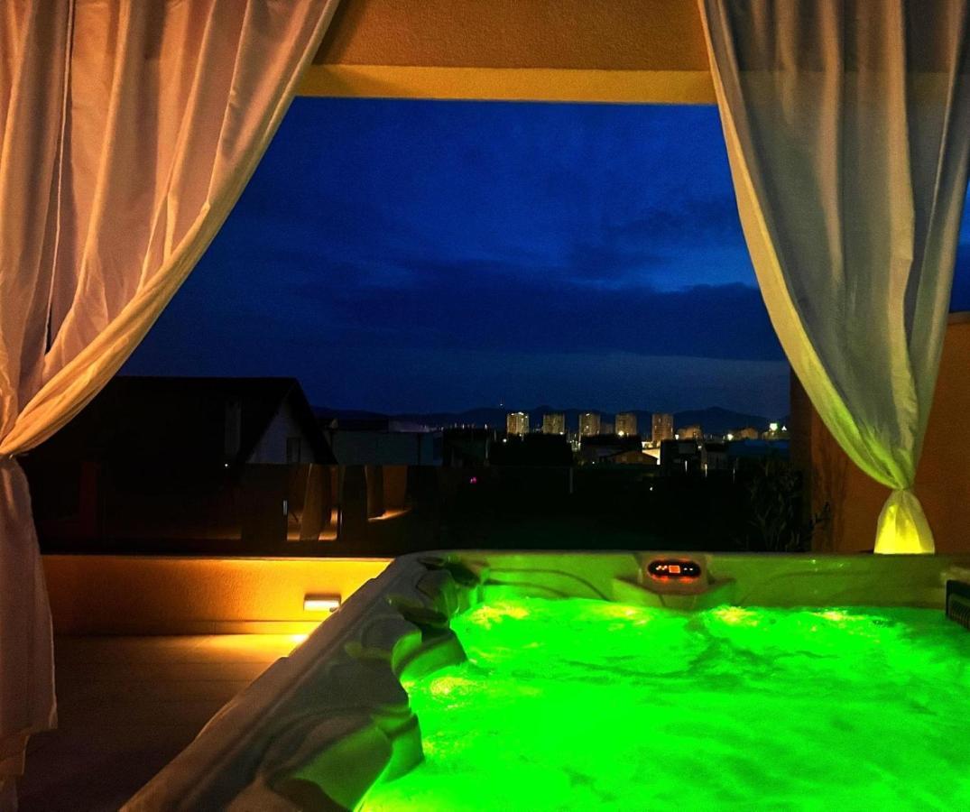 Olive Oasis Penthouse With Jacuzzi Lägenhet Zadar Exteriör bild